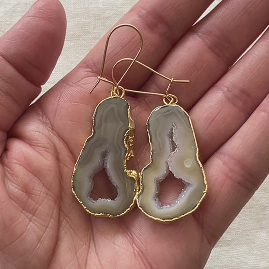 Video of the cream and beige agate slice geode earrings turning in the light